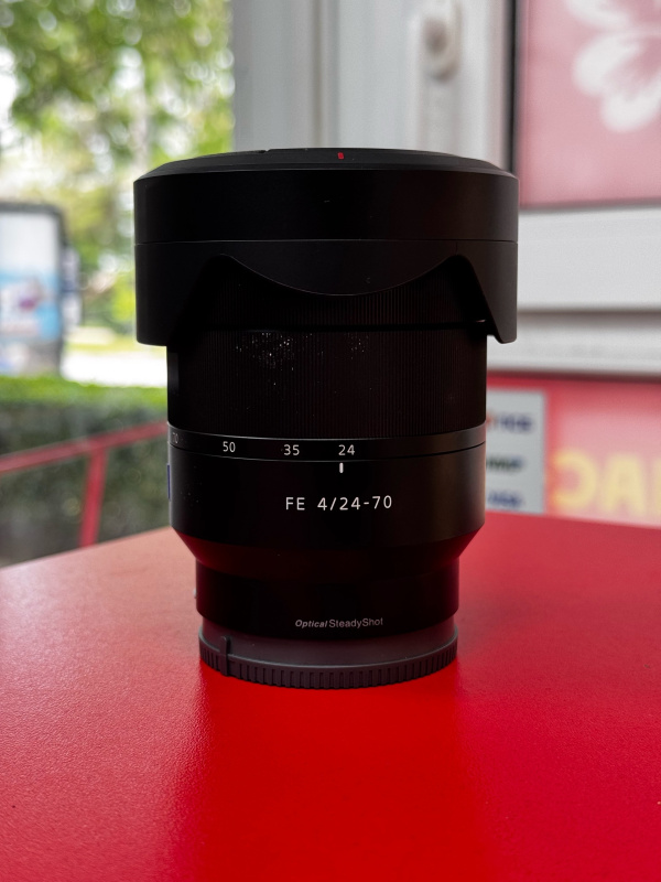 Объектив Sony f4