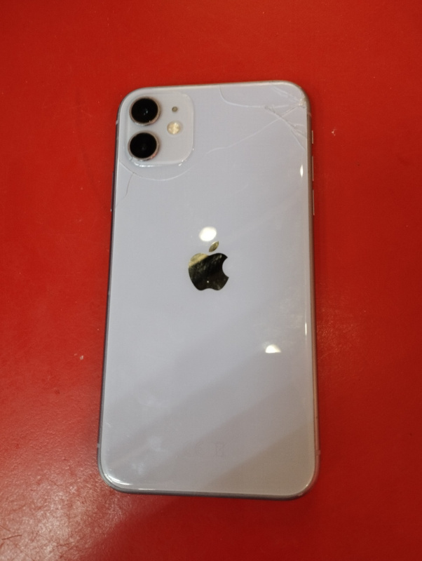Мобильный телефон Apple iPhone 11
