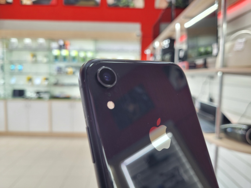 Мобильный телефон Apple iPhone XR