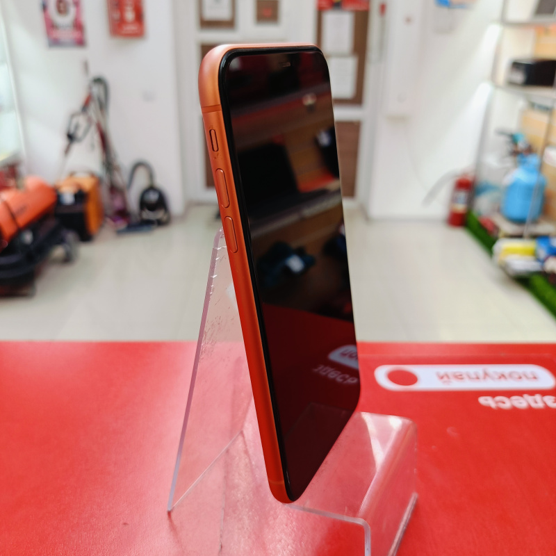 Мобильный телефон Apple iPhone XR
