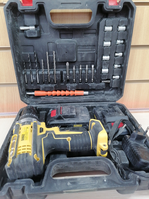 Шуруповерт Dewalt Не указана