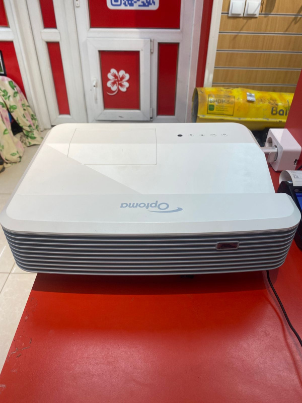 Проектор  OPTOMA W320USTi
