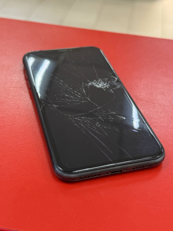 Мобильный телефон Apple iPhone XR