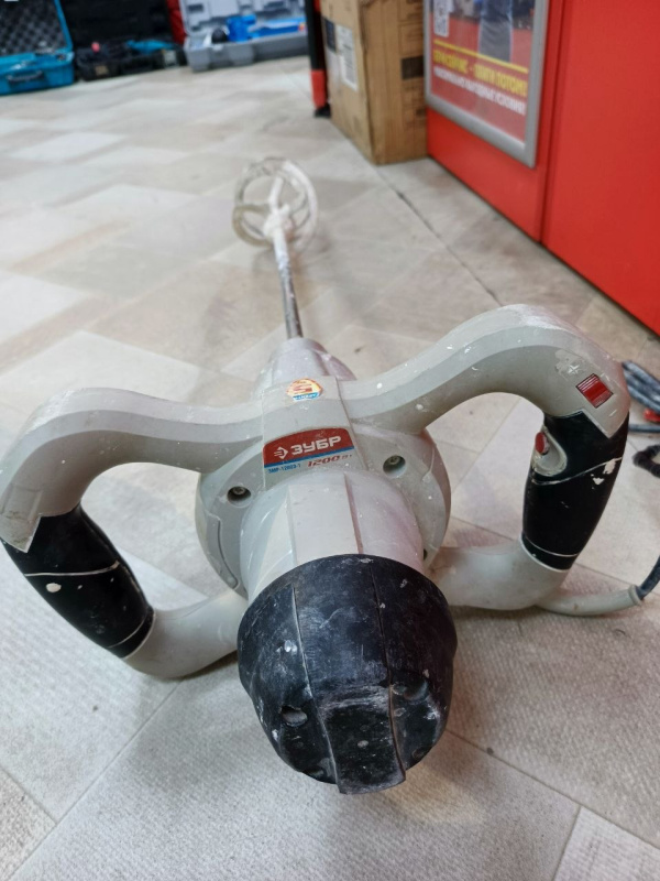 Строительный миксер Зубр ЗМР-1200Э-1