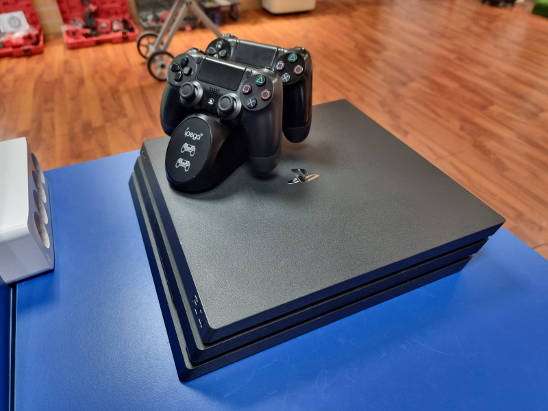 Игровая приставка PlayStation CUH-7006B