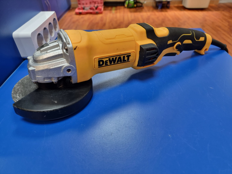 Болгарка Dewalt Не указана