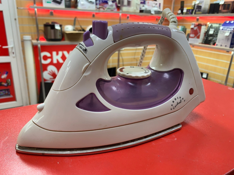 Утюг  CR-802